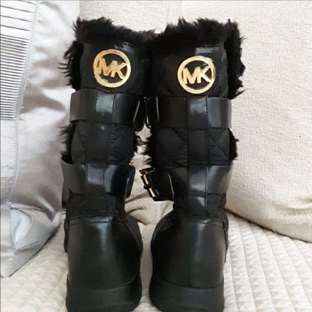 Michael Kors Snow Boots , great Condition.